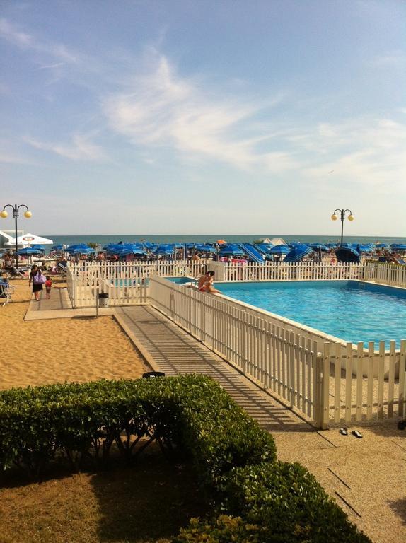 Residence Apollo - Walterigato Apartments Solo Per Famiglie Lido di Jesolo Buitenkant foto