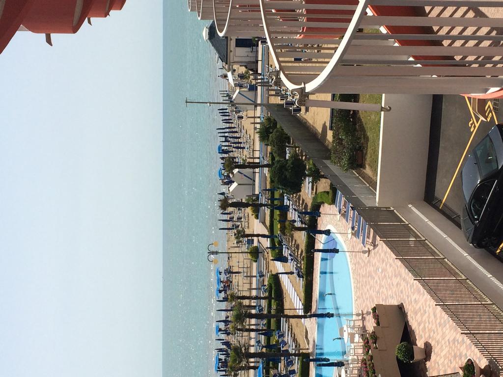 Residence Apollo - Walterigato Apartments Solo Per Famiglie Lido di Jesolo Buitenkant foto